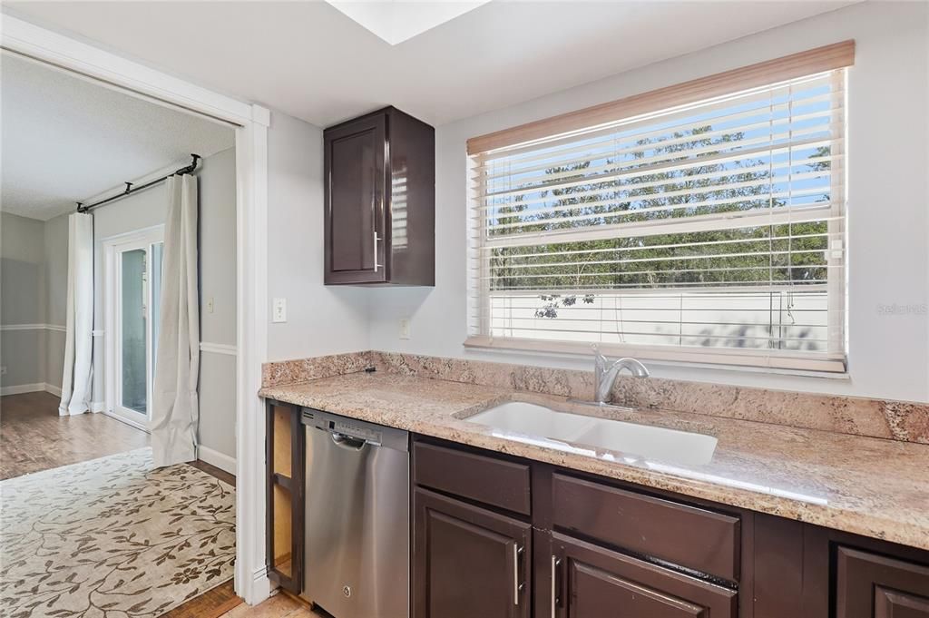 En Venta: $285,000 (3 camas, 2 baños, 1327 Pies cuadrados)