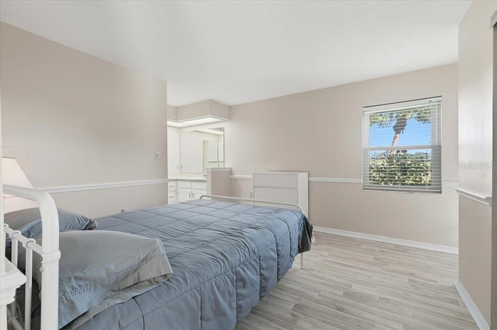 For Sale: $245,000 (2 beds, 2 baths, 1148 Square Feet)