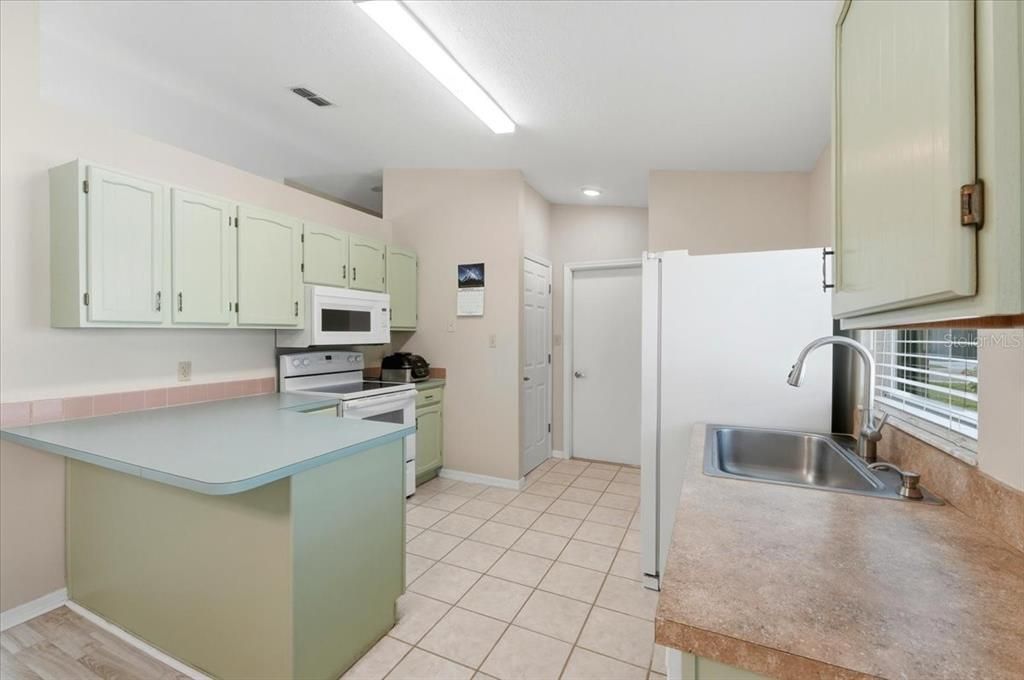 For Sale: $245,000 (2 beds, 2 baths, 1148 Square Feet)