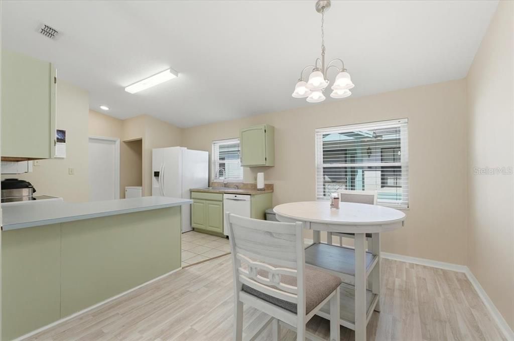 For Sale: $245,000 (2 beds, 2 baths, 1148 Square Feet)