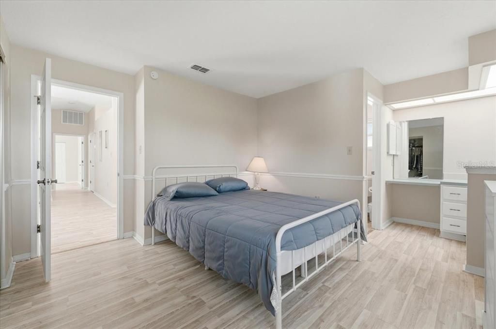 For Sale: $245,000 (2 beds, 2 baths, 1148 Square Feet)