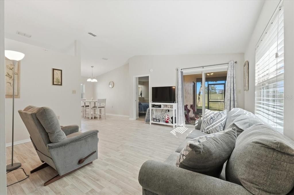 For Sale: $245,000 (2 beds, 2 baths, 1148 Square Feet)