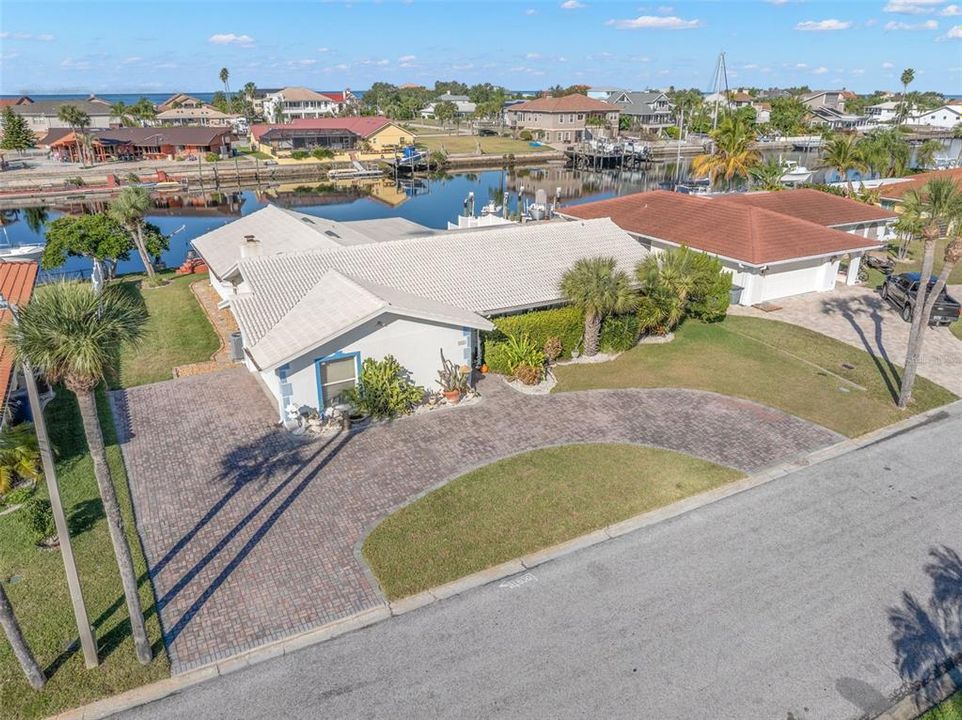 For Sale: $929,900 (3 beds, 3 baths, 2035 Square Feet)