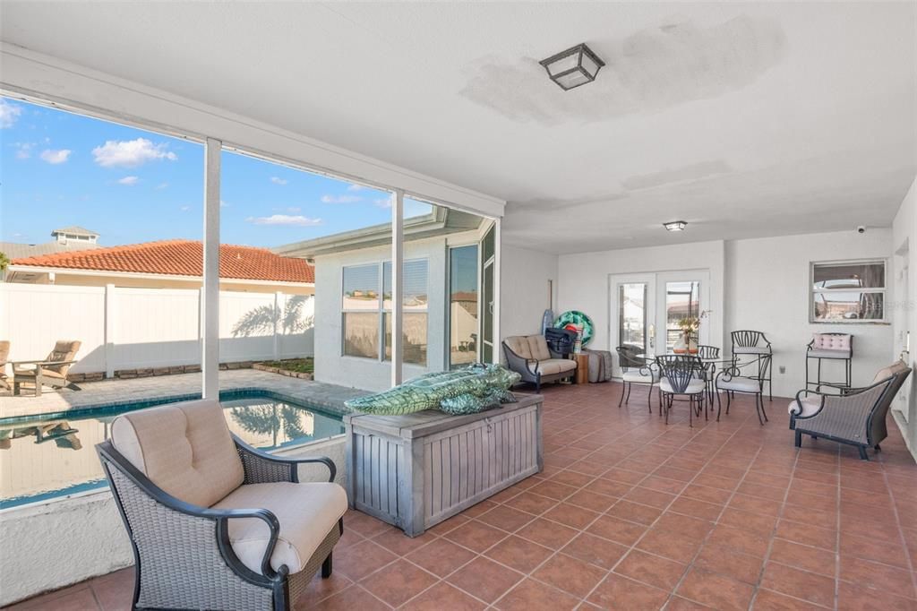 For Sale: $929,900 (3 beds, 3 baths, 2035 Square Feet)