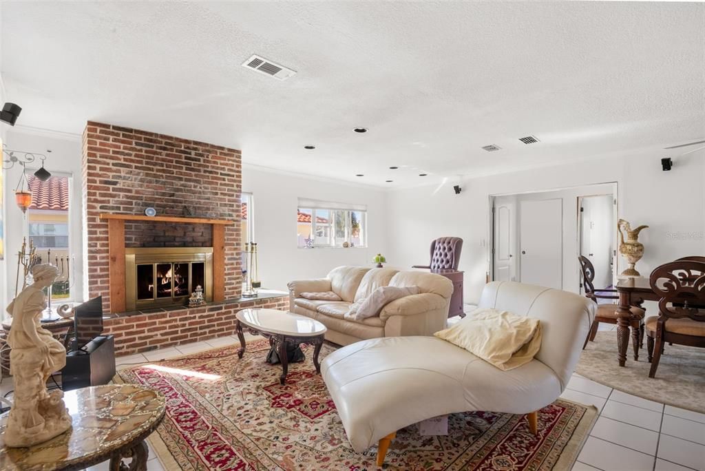 For Sale: $929,900 (3 beds, 3 baths, 2035 Square Feet)