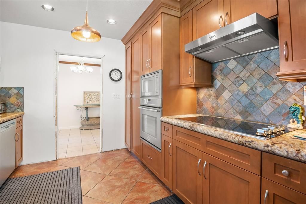 For Sale: $929,900 (3 beds, 3 baths, 2035 Square Feet)