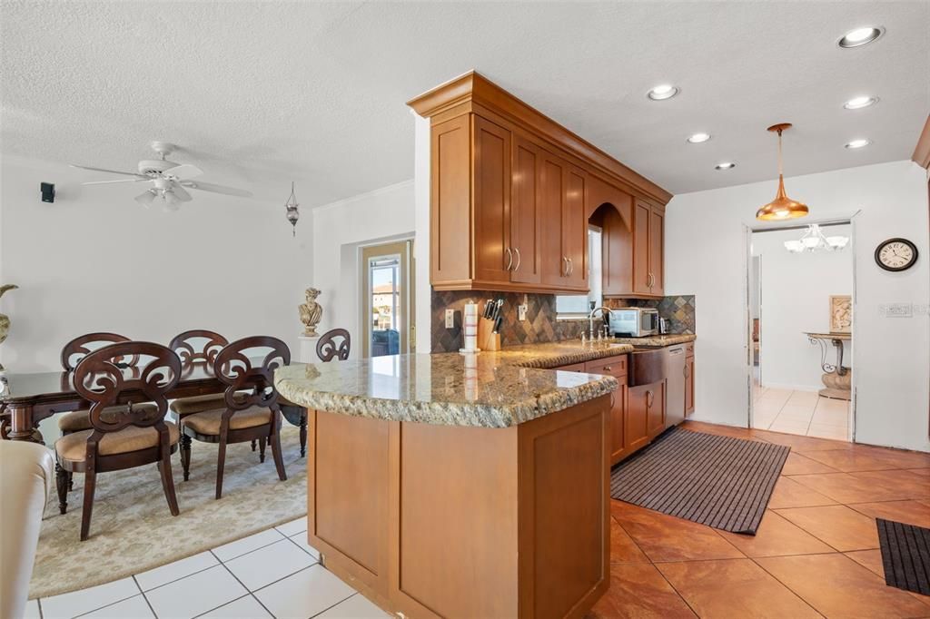 For Sale: $929,900 (3 beds, 3 baths, 2035 Square Feet)