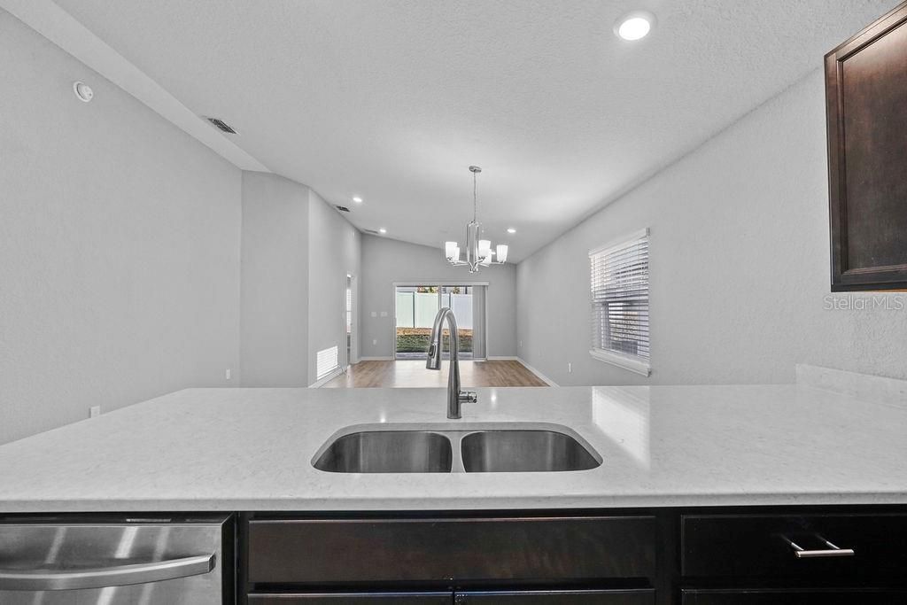 В аренду: $2,000 (3 спален, 2 ванн, 1479 Квадратных фут)