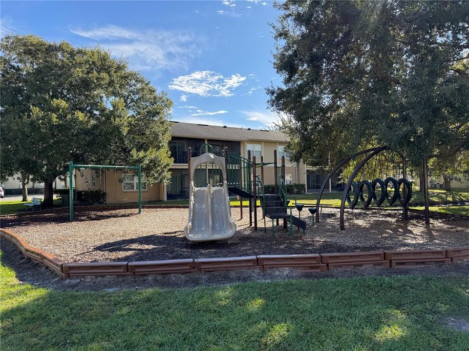 For Rent: $1,395 (2 beds, 2 baths, 905 Square Feet)