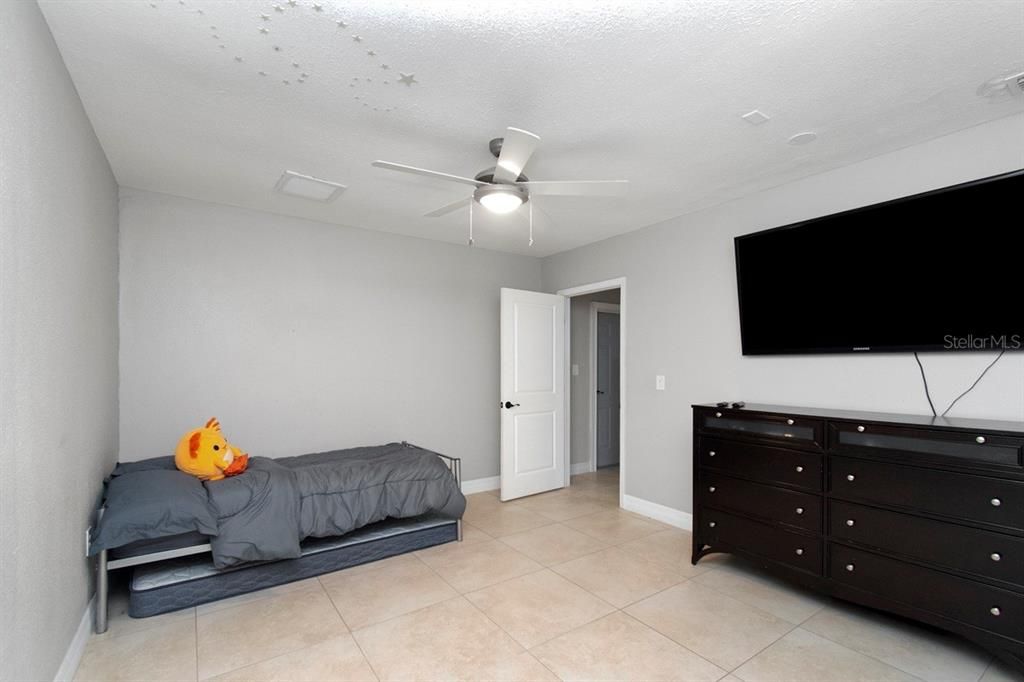 For Sale: $489,900 (4 beds, 3 baths, 1988 Square Feet)