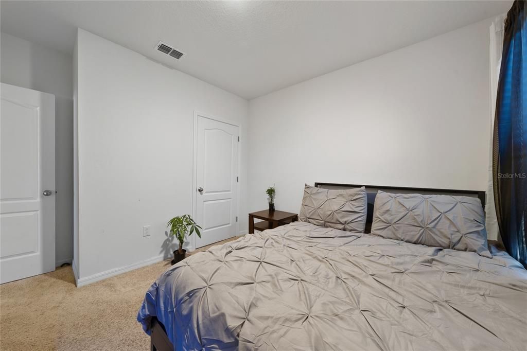 На продажу: $360,000 (4 спален, 2 ванн, 1828 Квадратных фут)