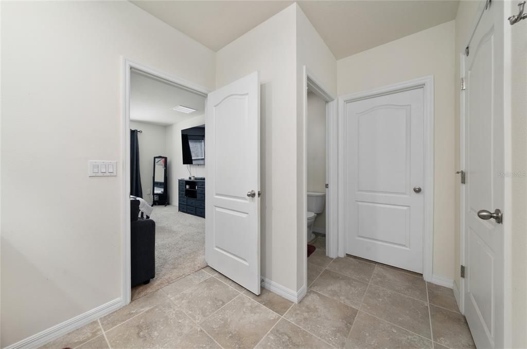 На продажу: $360,000 (4 спален, 2 ванн, 1828 Квадратных фут)