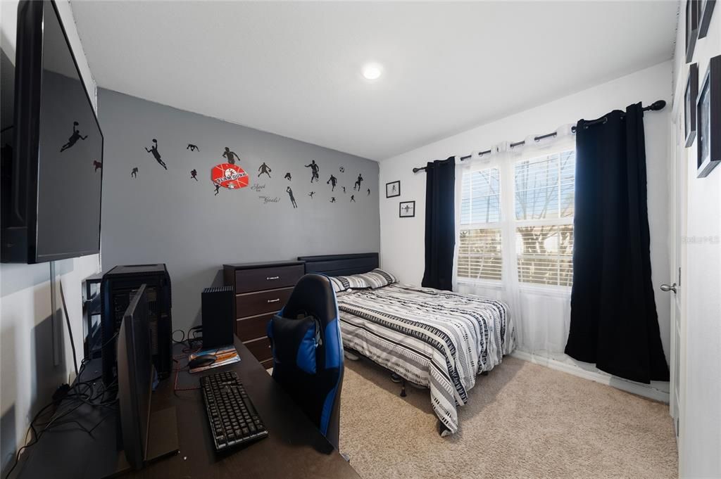 На продажу: $360,000 (4 спален, 2 ванн, 1828 Квадратных фут)