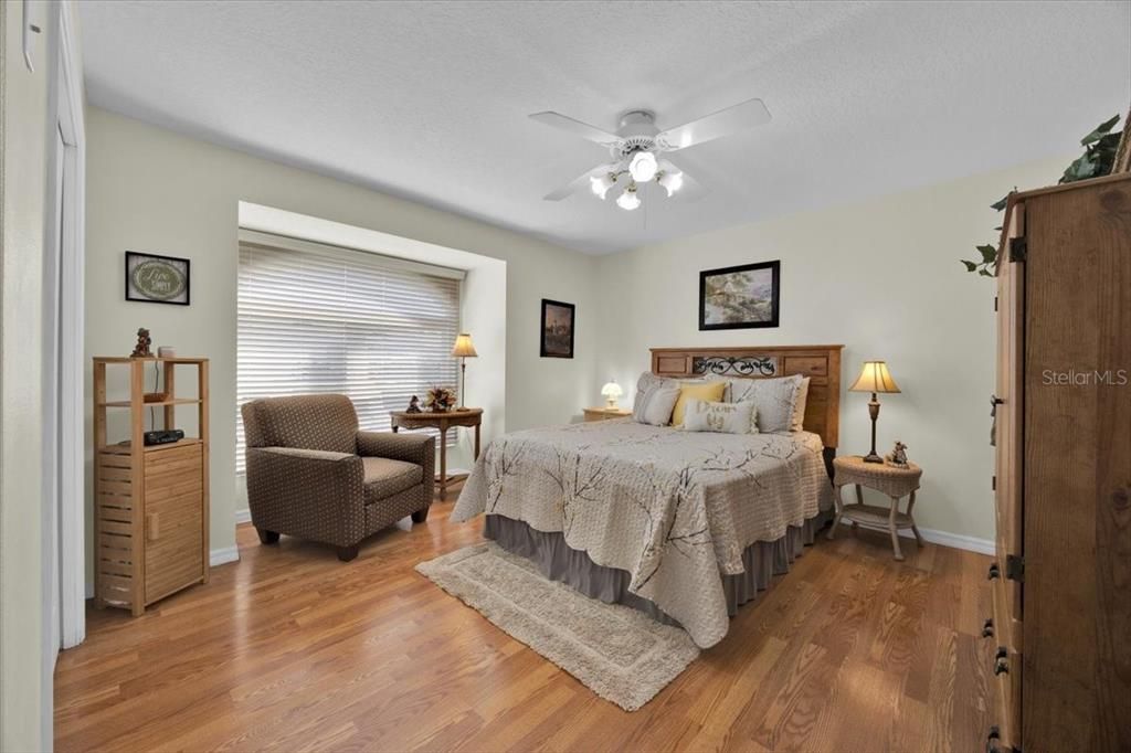 待售: $255,000 (2 贝兹, 2 浴室, 1813 平方英尺)