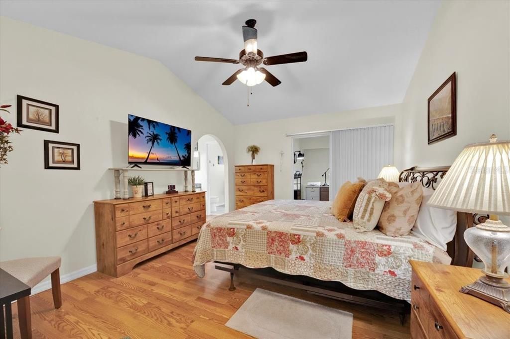 待售: $255,000 (2 贝兹, 2 浴室, 1813 平方英尺)