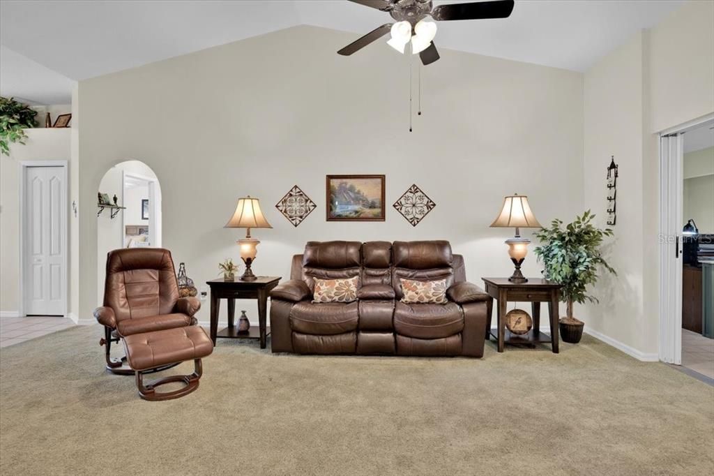 待售: $255,000 (2 贝兹, 2 浴室, 1813 平方英尺)