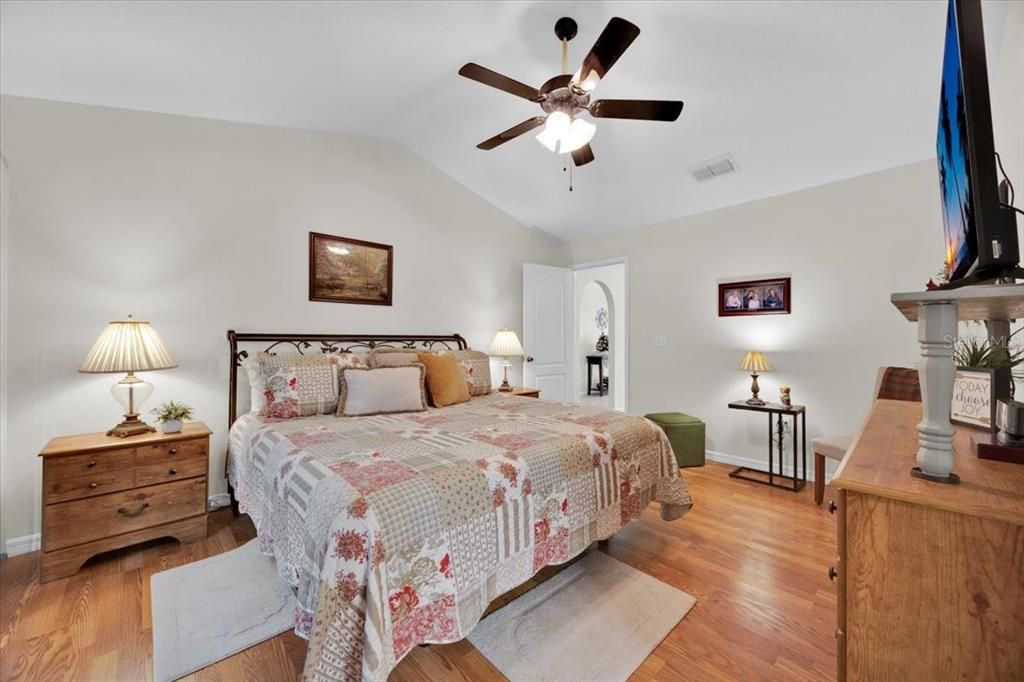 待售: $255,000 (2 贝兹, 2 浴室, 1813 平方英尺)