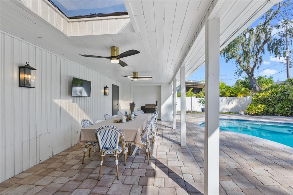 For Sale: $1,399,000 (4 beds, 3 baths, 2698 Square Feet)