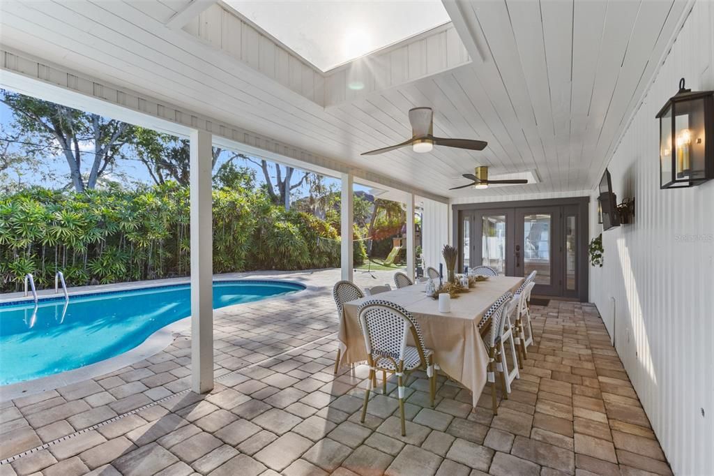 For Sale: $1,399,000 (4 beds, 3 baths, 2698 Square Feet)