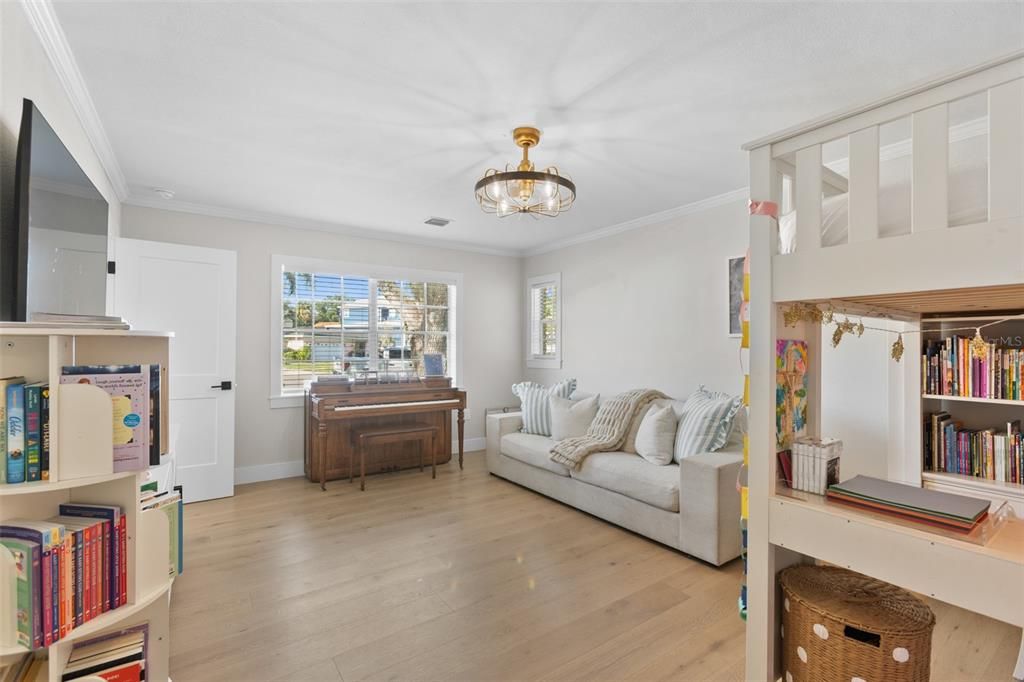 For Sale: $1,399,000 (4 beds, 3 baths, 2698 Square Feet)