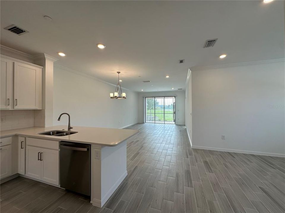 出租: $1,700 (2 贝兹, 2 浴室, 1631 平方英尺)