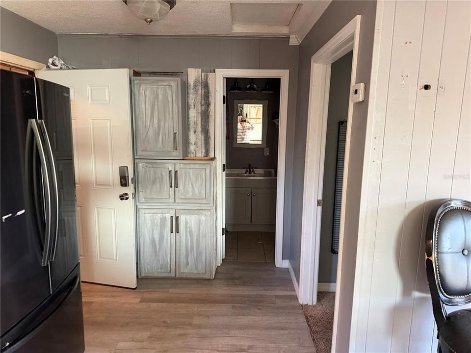 For Sale: $120,000 (2 beds, 1 baths, 994 Square Feet)