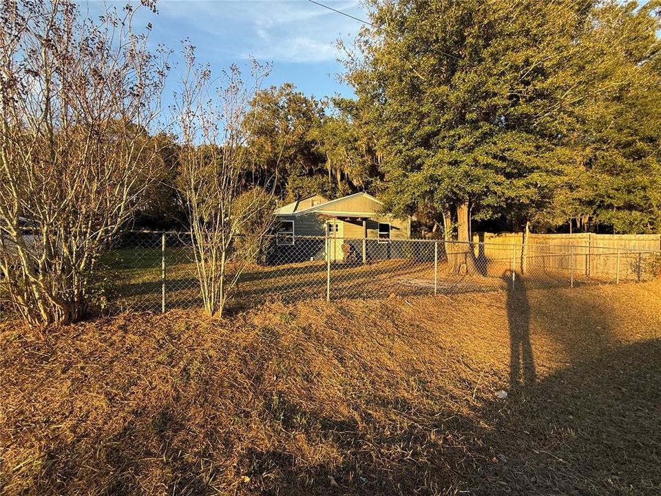 For Sale: $120,000 (2 beds, 1 baths, 994 Square Feet)