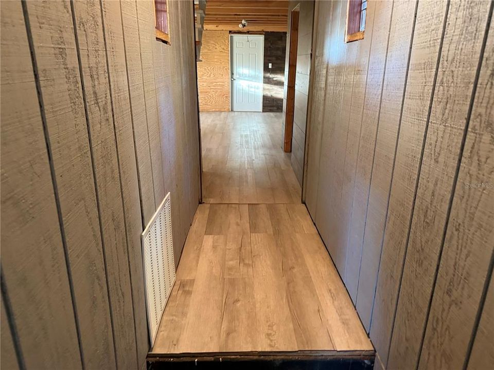 For Sale: $120,000 (2 beds, 1 baths, 994 Square Feet)