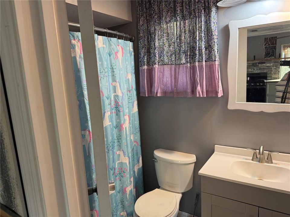 For Sale: $120,000 (2 beds, 1 baths, 994 Square Feet)