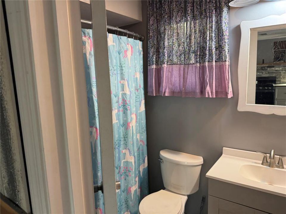 For Sale: $120,000 (2 beds, 1 baths, 994 Square Feet)