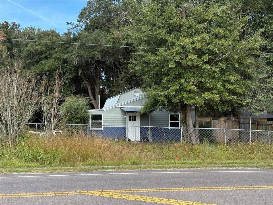 For Sale: $120,000 (2 beds, 1 baths, 994 Square Feet)