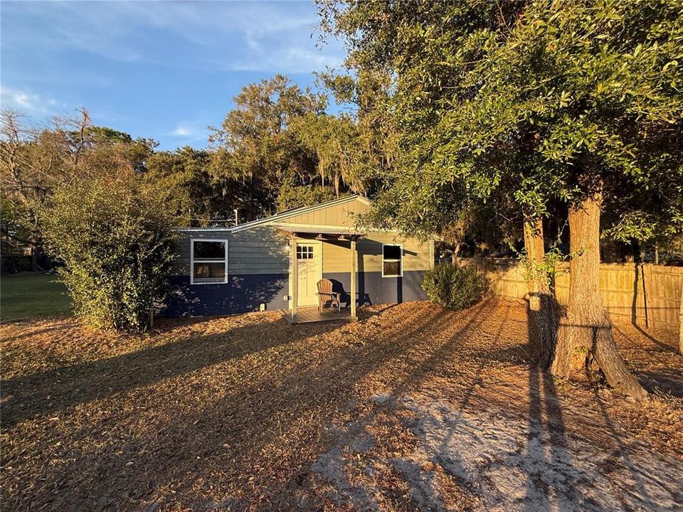 For Sale: $120,000 (2 beds, 1 baths, 994 Square Feet)