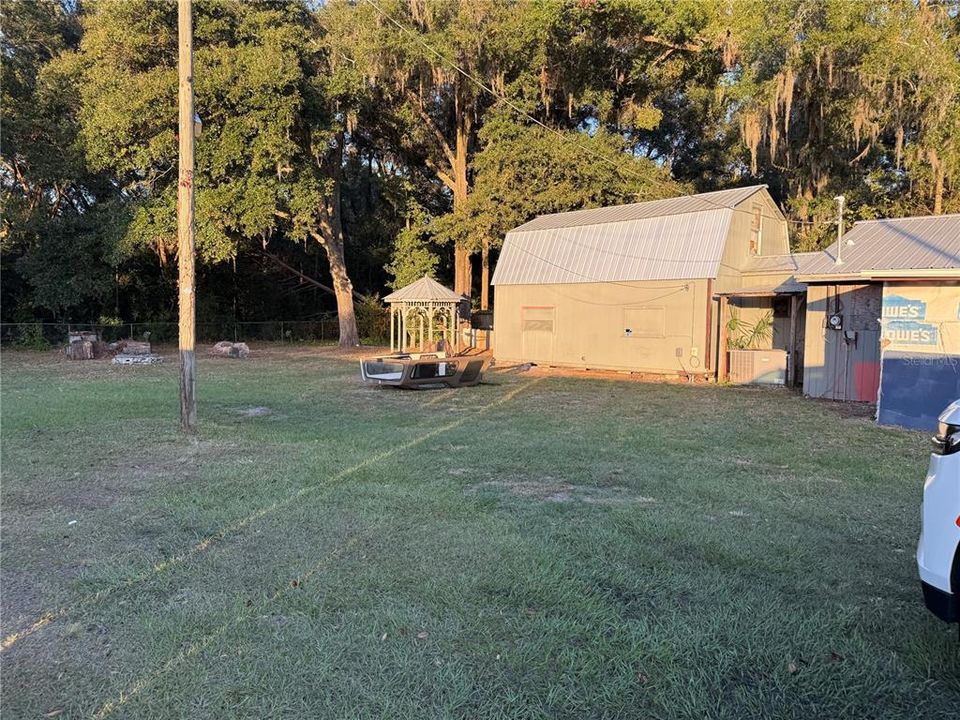 For Sale: $120,000 (2 beds, 1 baths, 994 Square Feet)