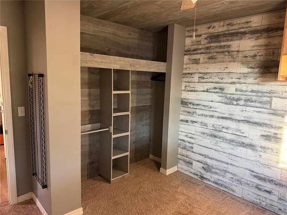 For Sale: $120,000 (2 beds, 1 baths, 994 Square Feet)