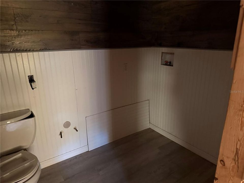 For Sale: $120,000 (2 beds, 1 baths, 994 Square Feet)