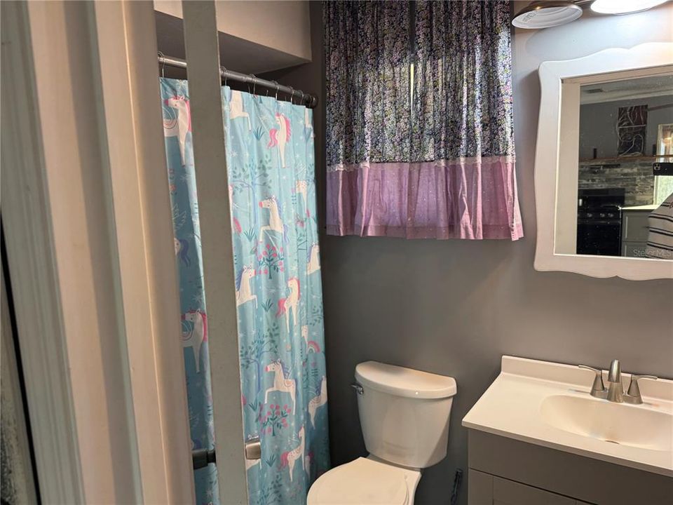 For Sale: $120,000 (2 beds, 1 baths, 994 Square Feet)