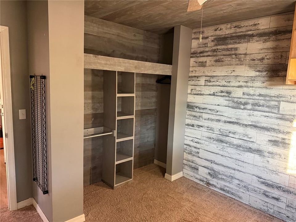 For Sale: $120,000 (2 beds, 1 baths, 994 Square Feet)