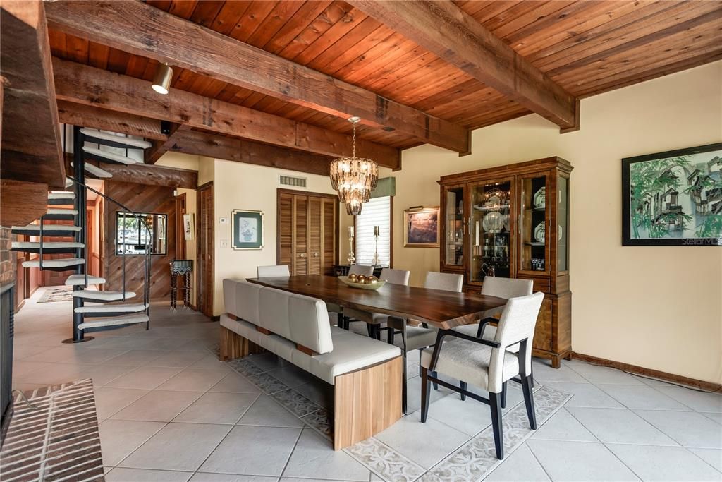 На продажу: $549,000 (2 спален, 2 ванн, 2502 Квадратных фут)