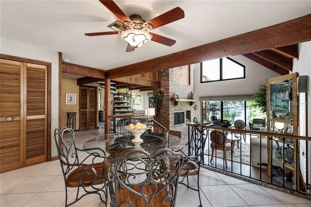 На продажу: $549,000 (2 спален, 2 ванн, 2502 Квадратных фут)