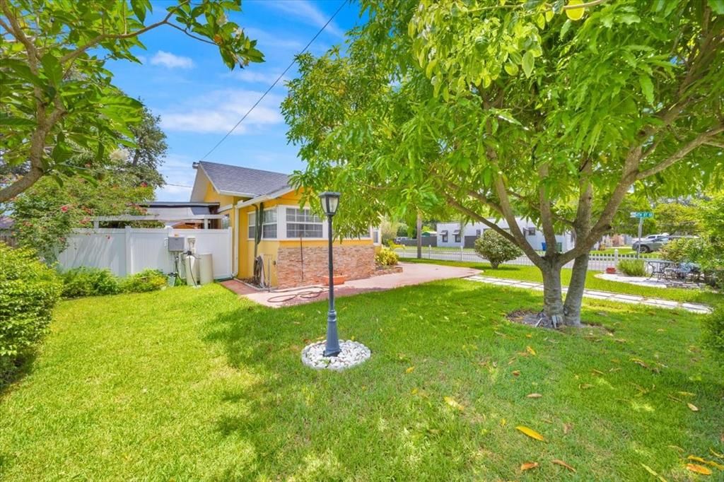 Active With Contract: $289,900 (3 beds, 2 baths, 1755 Square Feet)