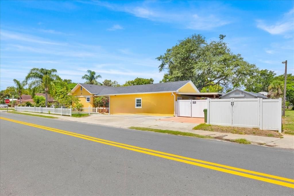 Active With Contract: $289,900 (3 beds, 2 baths, 1755 Square Feet)