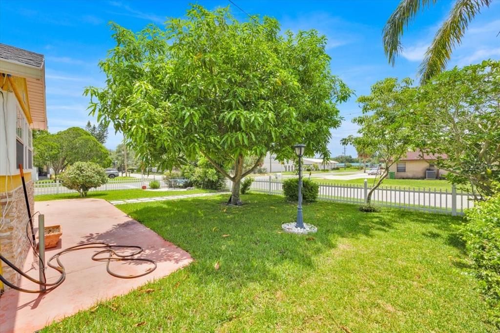 Active With Contract: $289,900 (3 beds, 2 baths, 1755 Square Feet)