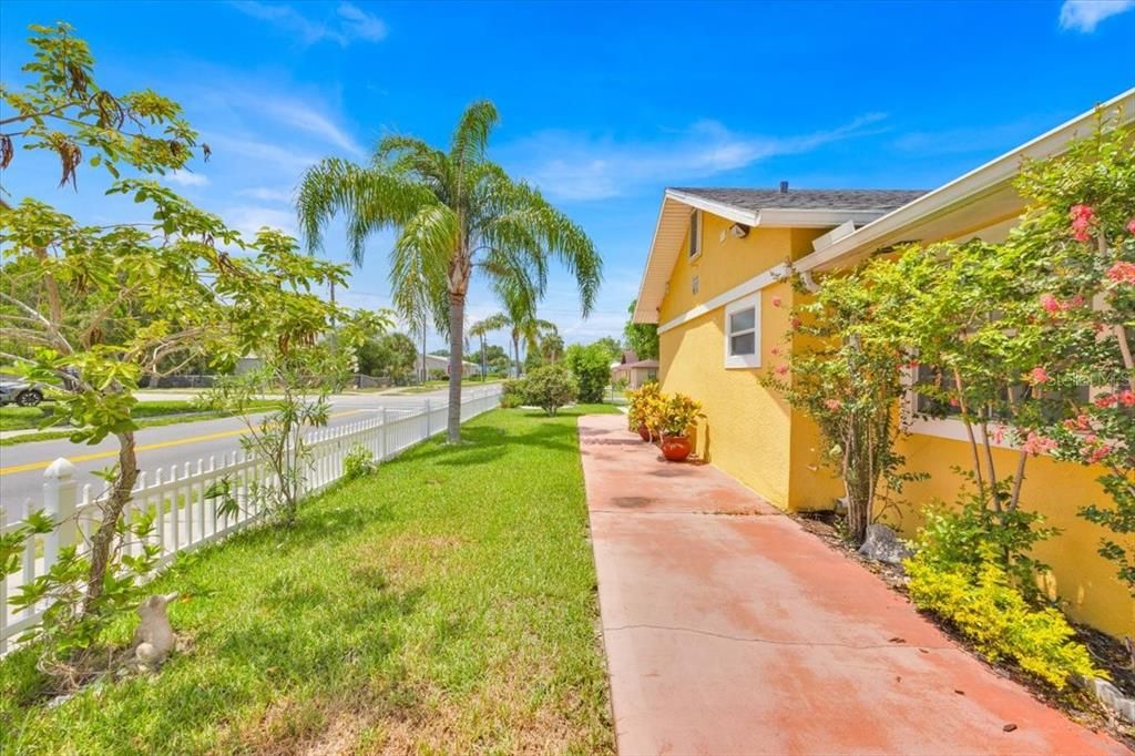 Active With Contract: $289,900 (3 beds, 2 baths, 1755 Square Feet)