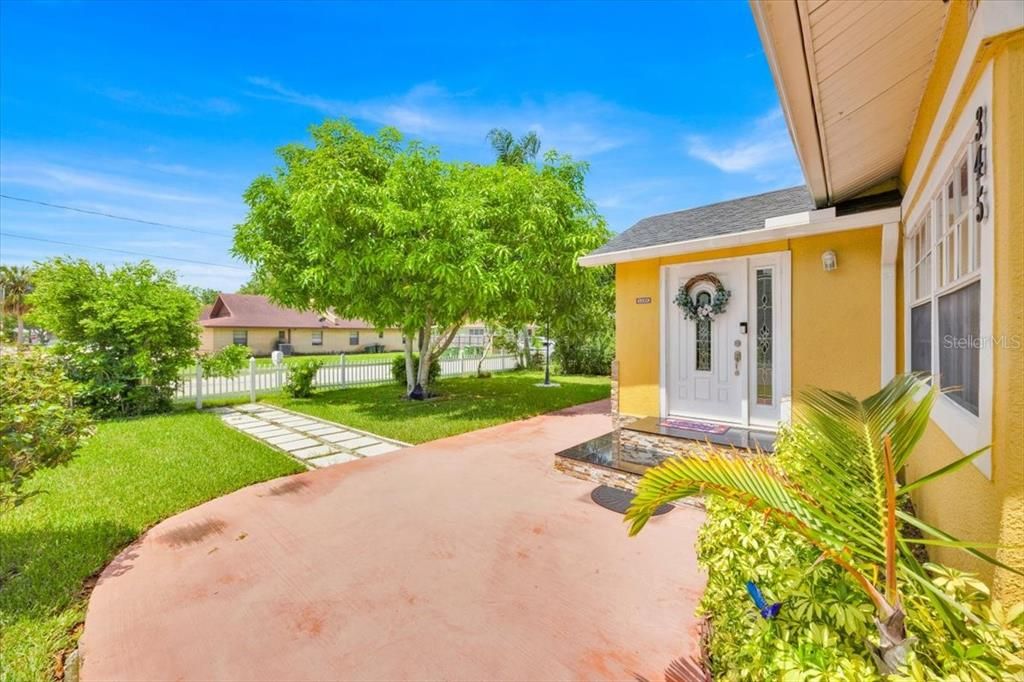 Active With Contract: $289,900 (3 beds, 2 baths, 1755 Square Feet)