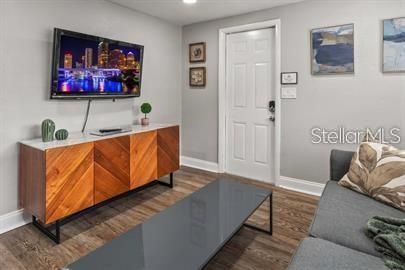 For Sale: $389,900 (4 beds, 2 baths, 1180 Square Feet)