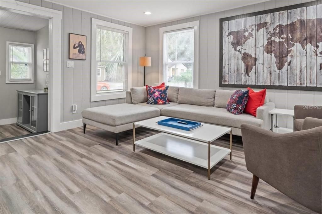 For Sale: $389,900 (4 beds, 2 baths, 1180 Square Feet)