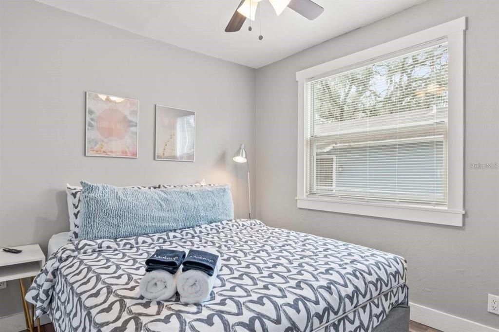 For Sale: $389,900 (4 beds, 2 baths, 1180 Square Feet)