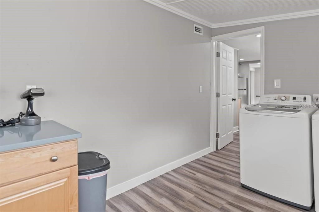 For Sale: $389,900 (4 beds, 2 baths, 1180 Square Feet)