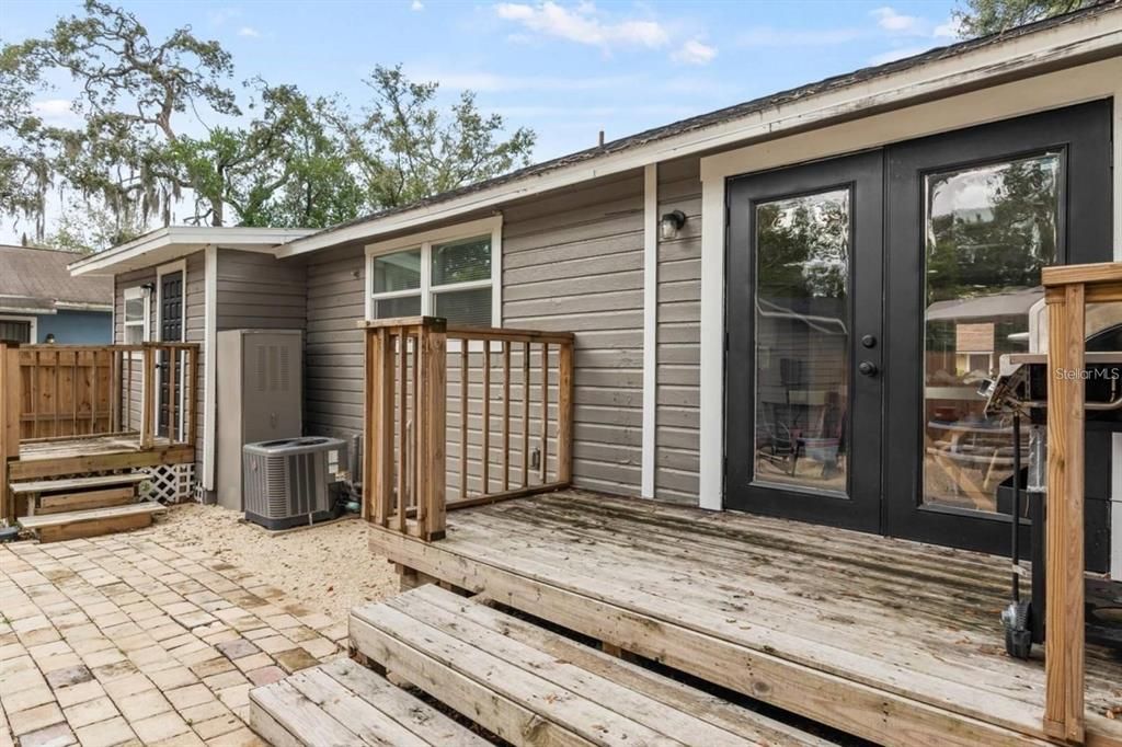 For Sale: $389,900 (4 beds, 2 baths, 1180 Square Feet)