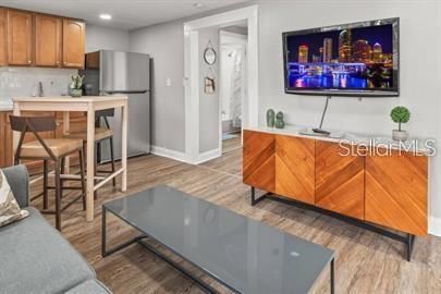 For Sale: $389,900 (4 beds, 2 baths, 1180 Square Feet)